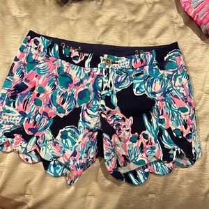 Lilly pulitzer size 2 buttercup stretch shorts
